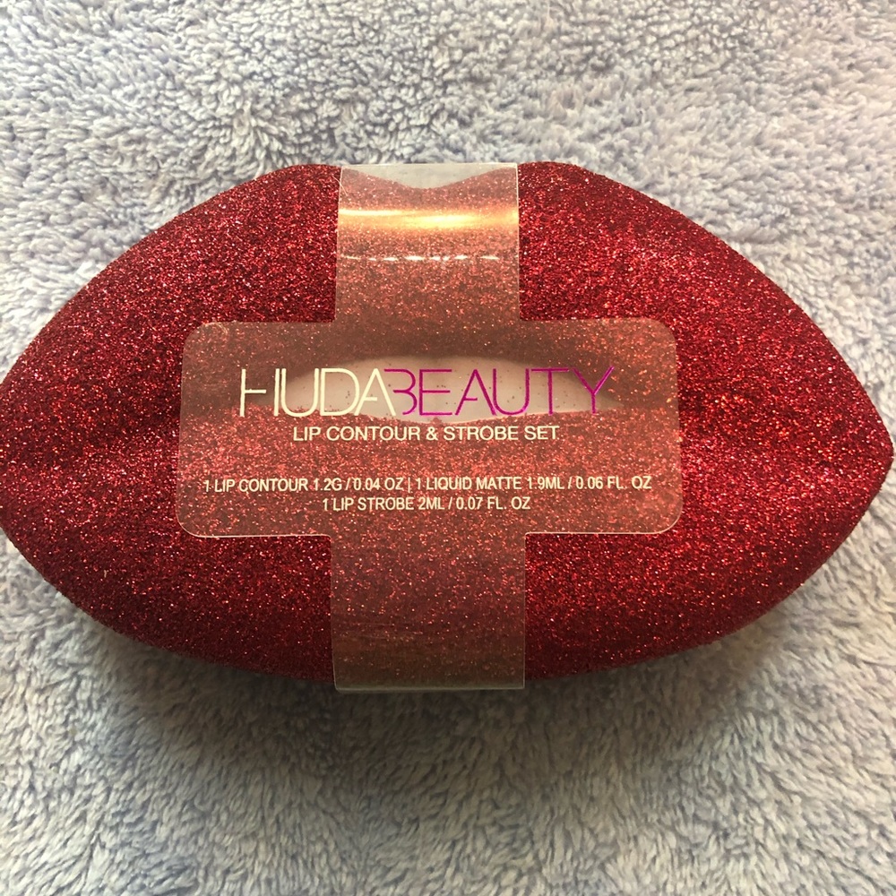 HUDA beauty lip contour and strobe set